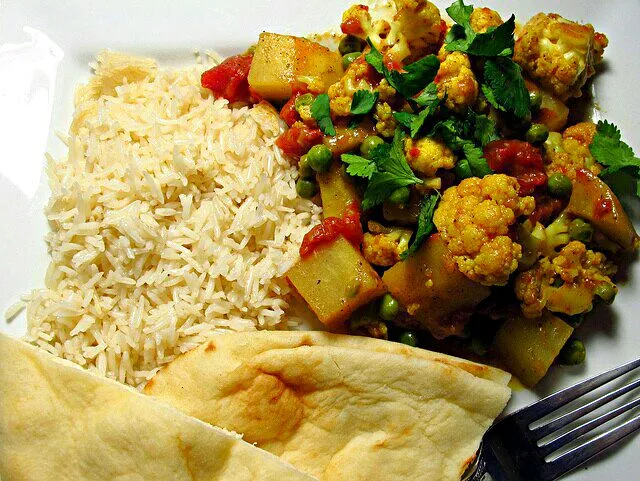 My Friend Cooked  Aloo Gobi - Indian Spiced Cauliflower & Potatoes: With Naan & Basmati Rice #Indian cuisine #Bread #Vegetable #Rice #Christmas #Party #Holidays|Alisha GodsglamGirl Matthewsさん