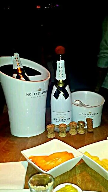 #Christmas #Party I enjoyed the Marvelous Moët Champagne 🍸 🍸 🍸 #Alcohol #Drinks #Holidays/Celebrations|Alisha GodsglamGirl Matthewsさん