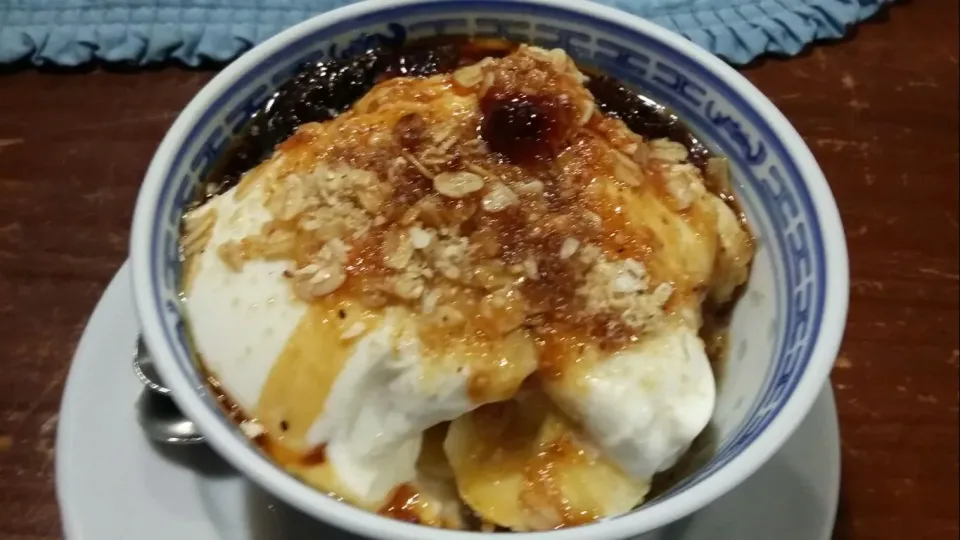 Yoghurt with Banana and Ganola 

 #yoghurt
 #banana|Angel_Nhessさん