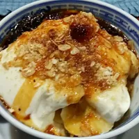 yoghurt with granola and banana 
 #banana
 #yoghurt|Angel_Nhessさん