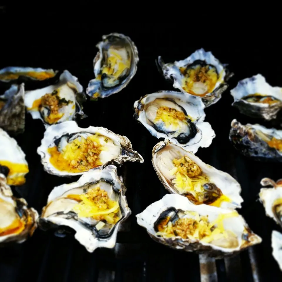 Garlic butter on oysters.|Nicky Jonesさん