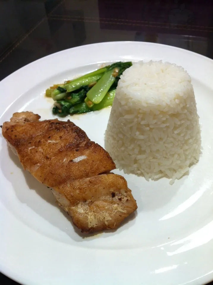 Pan fried mangrove jack snapper with rice and Bok Choy|Darren Loさん