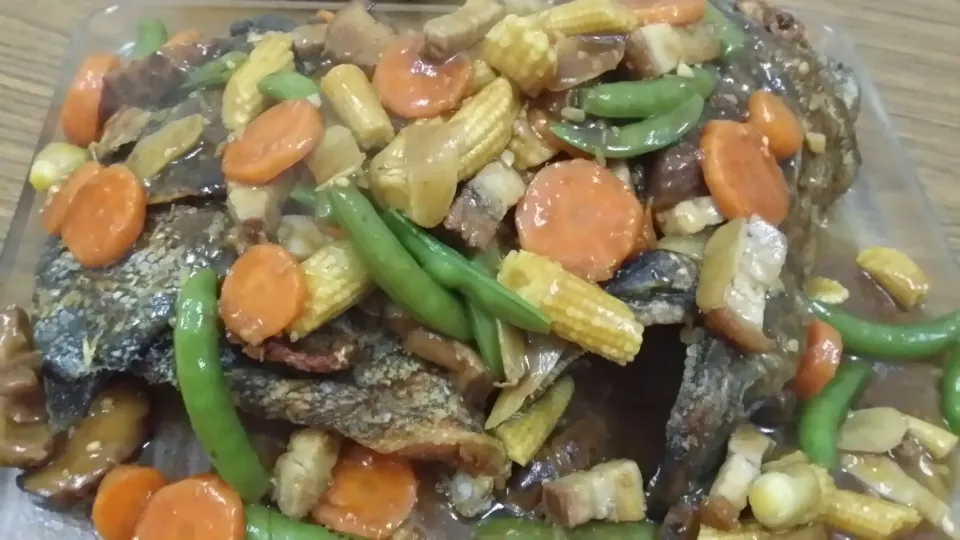 Big Groupa fish head with various vege|William Leeさん