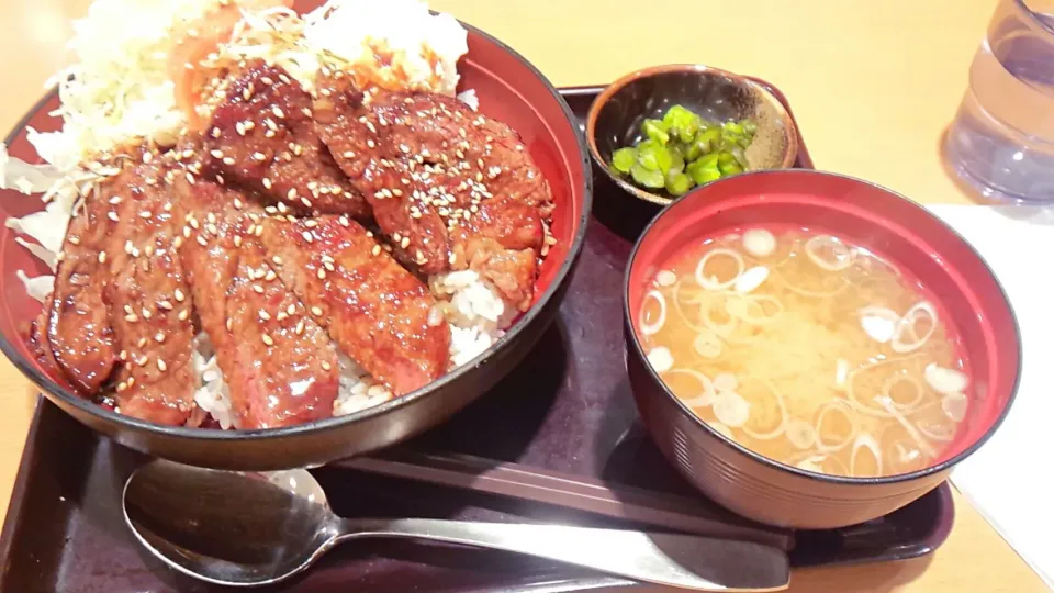 ステーキ丼|チャンコヤーマ♡さん