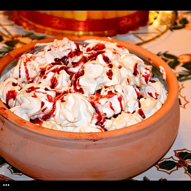 Crème chantilly fraise framboise meringue|Rawya Jreissatiさん