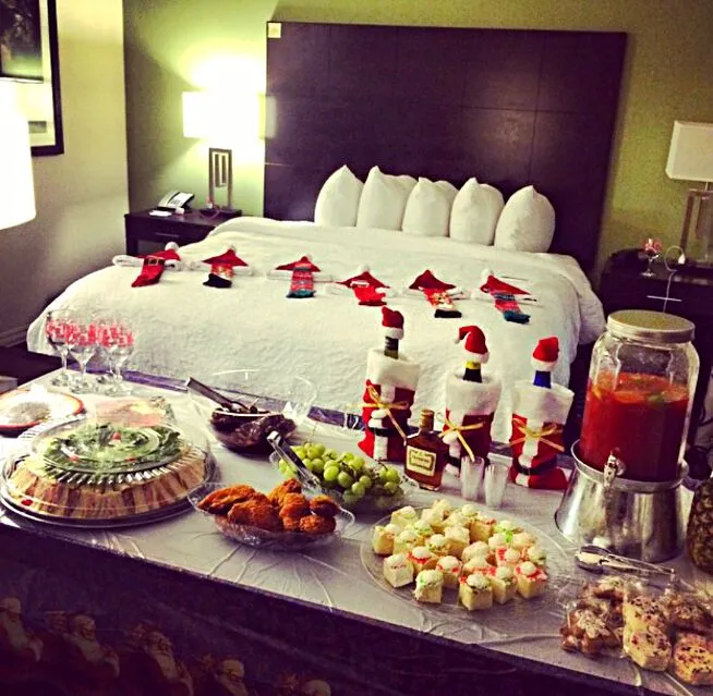 Snapdishの料理写真:#Christmas 2014 Cousin Slumber Party at Hampton Suites #Food #Family #Fun #Holidays/Celebrations #Appetizer #Alcohol|Alisha GodsglamGirl Matthewsさん