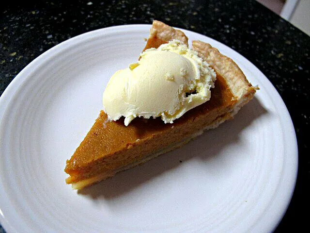 Sweet Potato Pie Topped with Pecan Pralines Blue Bell Ice Cream #Christmas #Dinner 2014 ❤ 😀 #Holidays/Celebrations #Cake/Pie #Ice Cream #Dessert #Snack/Teatime|Alisha GodsglamGirl Matthewsさん