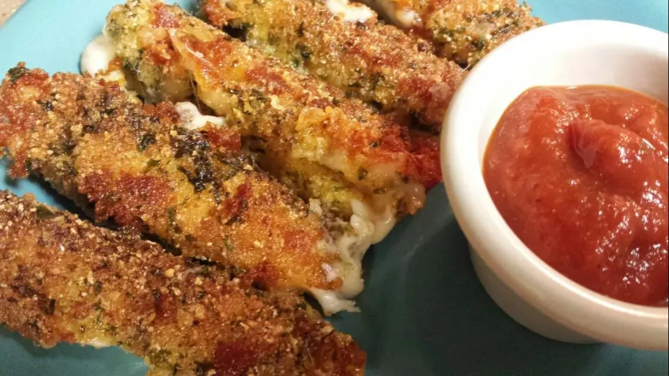 Mozzarella sticks with marinara. #cheese #mozzarella #marinara #friedcheese|Culinary Kissesさん