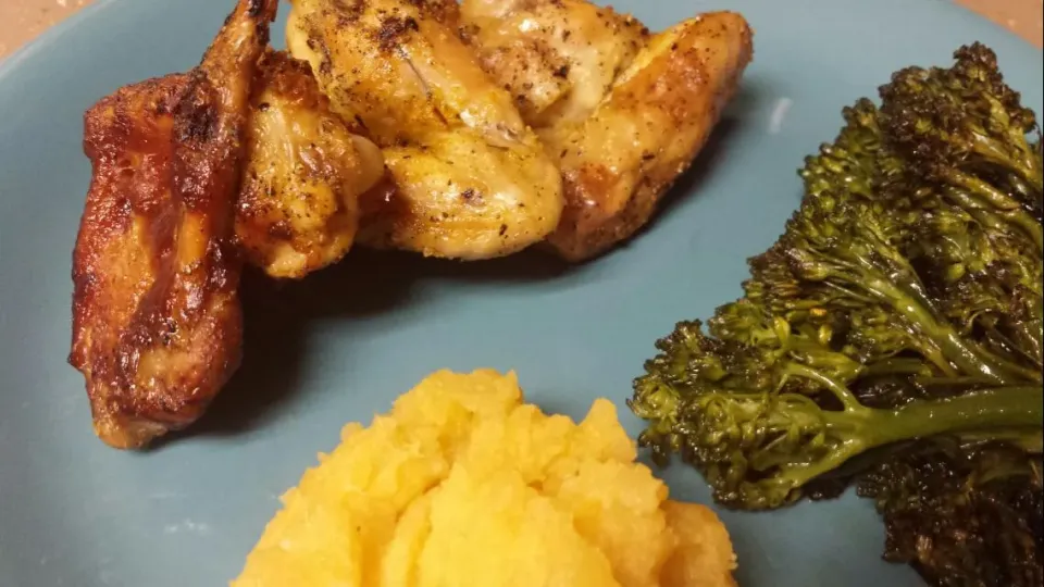 Snapdishの料理写真:Chicken dinner. #chicken #wings #chickenwings #poultry #roastedchicken #barbeque #barbequechicken #broccolini #roastedvegetables #rutabaga|Culinary Kissesさん