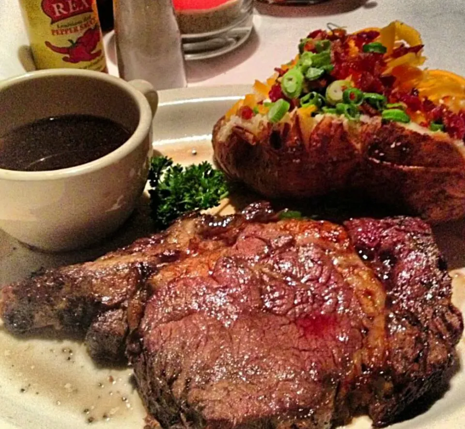 Snapdishの料理写真:2014 Food Recap 🎭❤🎭 Prime Rib at Houston's Steakhouse and Seafood Bar in New Orleans Louisiana #Beef #Side dish Baked Potato #Vegetable 🌟 🌟 🌟 🌟|Alisha GodsglamGirl Matthewsさん