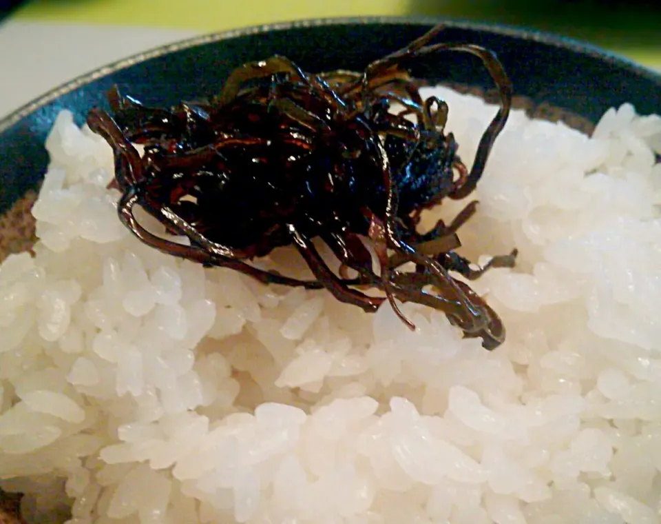 シンプル朝ごはんは、ご飯に昆布佃煮のせて🍚
作り過ぎたみそしると共に🍜
さて、大掃除に突入✨✨|にゃあ（芸名）さん