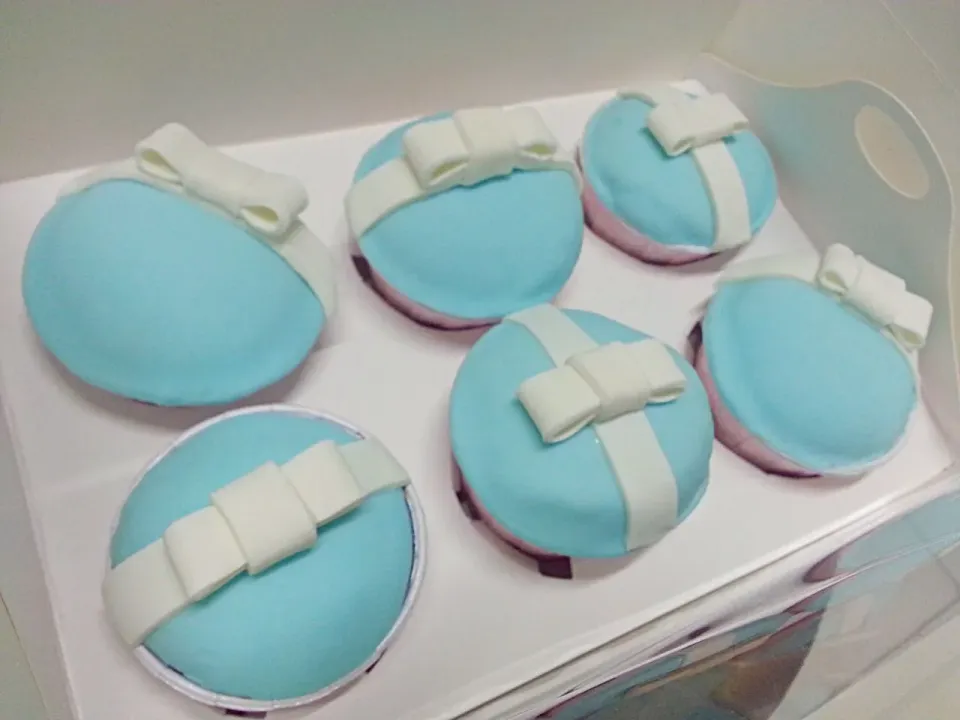 Bow cupcakes|Iris Petitmanさん