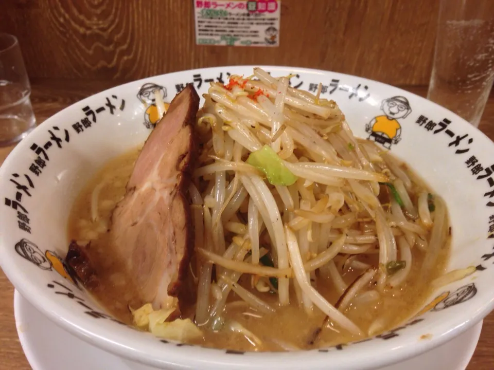 Snapdishの料理写真:野郎ラーメンブタックカード特典で野菜増し無料|PegaOさん