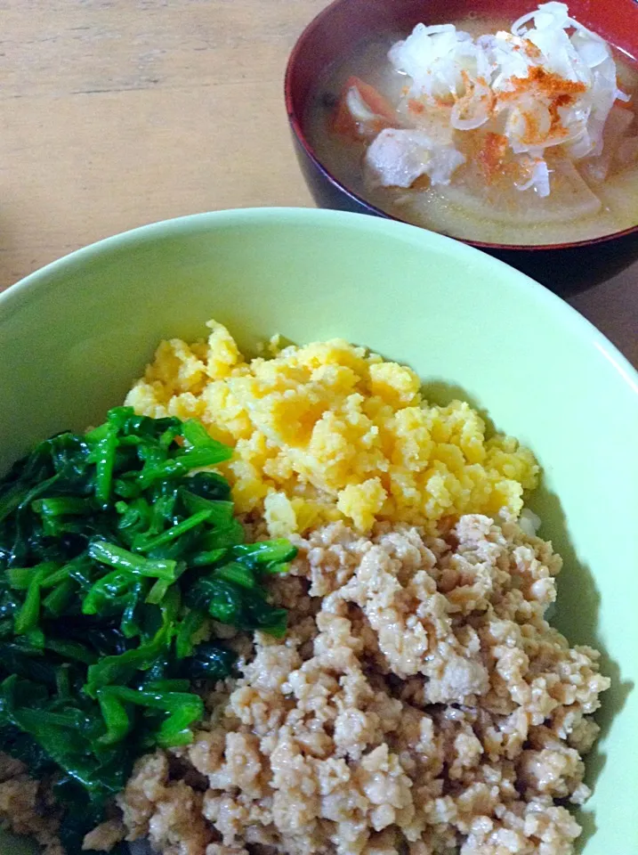 三色そぼろ丼&豚汁|Kazuya Miyukiさん