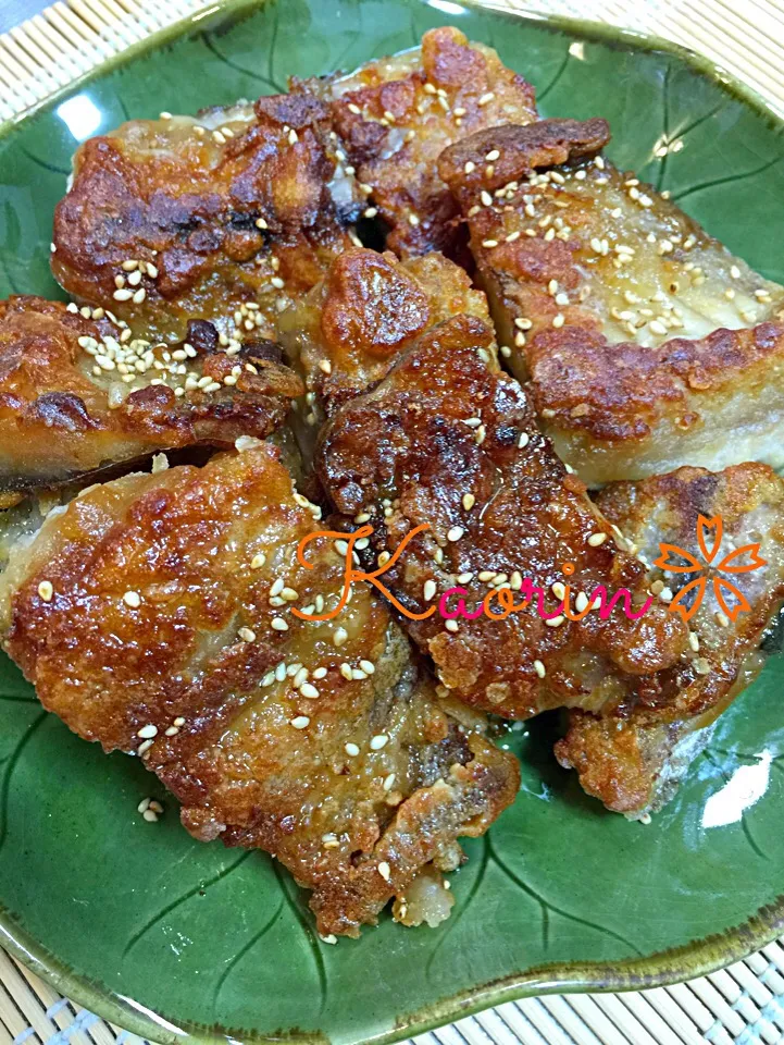 塩鯖の揚げ焼き胡麻で香ばしく🐟|かおりんさん