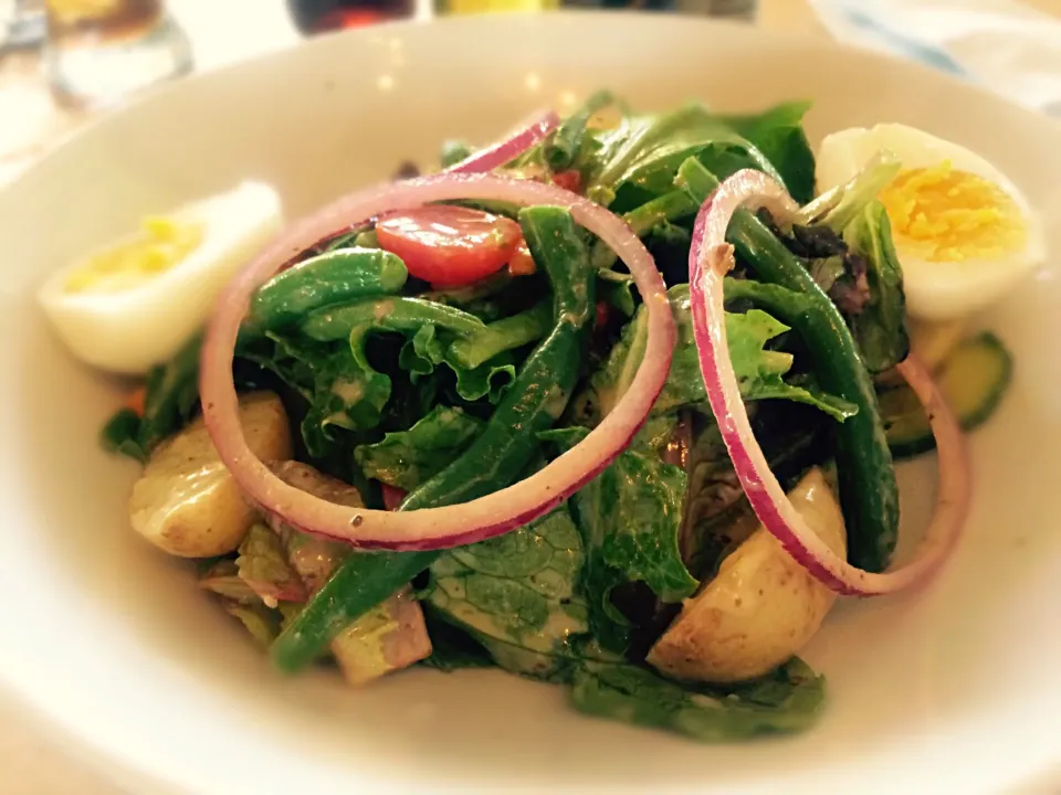 Vegetarian Salad with potatoes and egg|Sergio Lacuevaさん