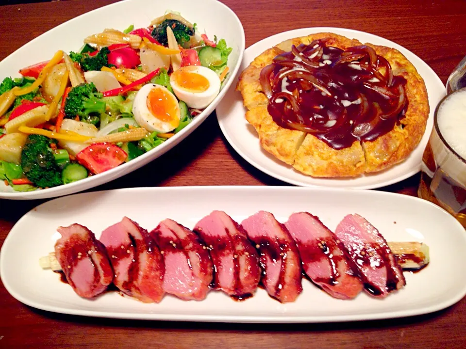 焼きねぎと鴨のロースト バルサミコソース＊スパニッシュオムレツ＊彩り菜園サラダ(^o^)|basilさん