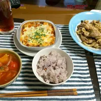 ラザニアとトマトスープと鶏肉とキノコのレモンペッパー炒め♡|mihoさん