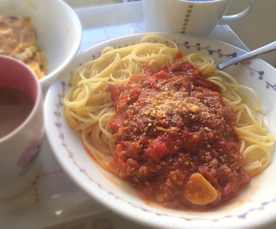 Snapdishの料理写真:にんにく祭り☆ミートトマトソースパスタ|Miyagonさん