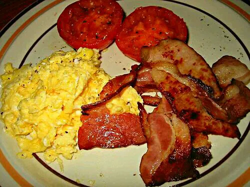 My Plate of for #Breakfast/Brunch #Eggs Scrambled #Pork Bacon with Black Pepper Grilled Tomato 🍅 #Vegetable #Main dish #Side dish 😆 😆 😆|Alisha GodsglamGirl Matthewsさん