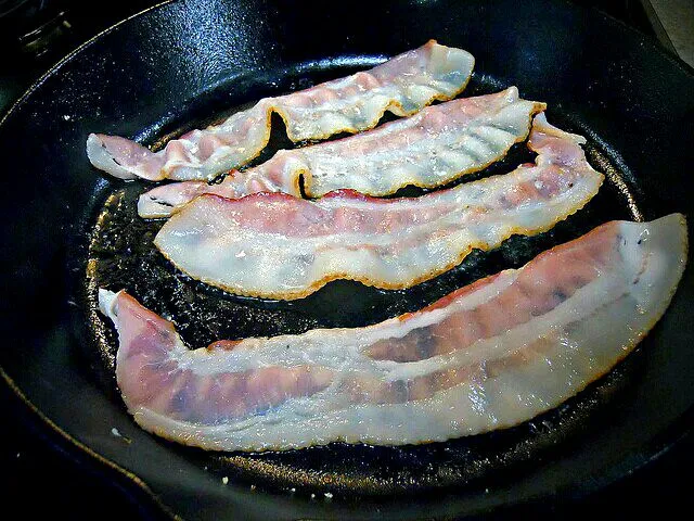 My Mom Is Frying up More Bacon #Pork #Side dish 😆 😆 😆 for Sunday #Breakfast/Brunch  🍳 🌞 🍳 🌞|Alisha GodsglamGirl Matthewsさん