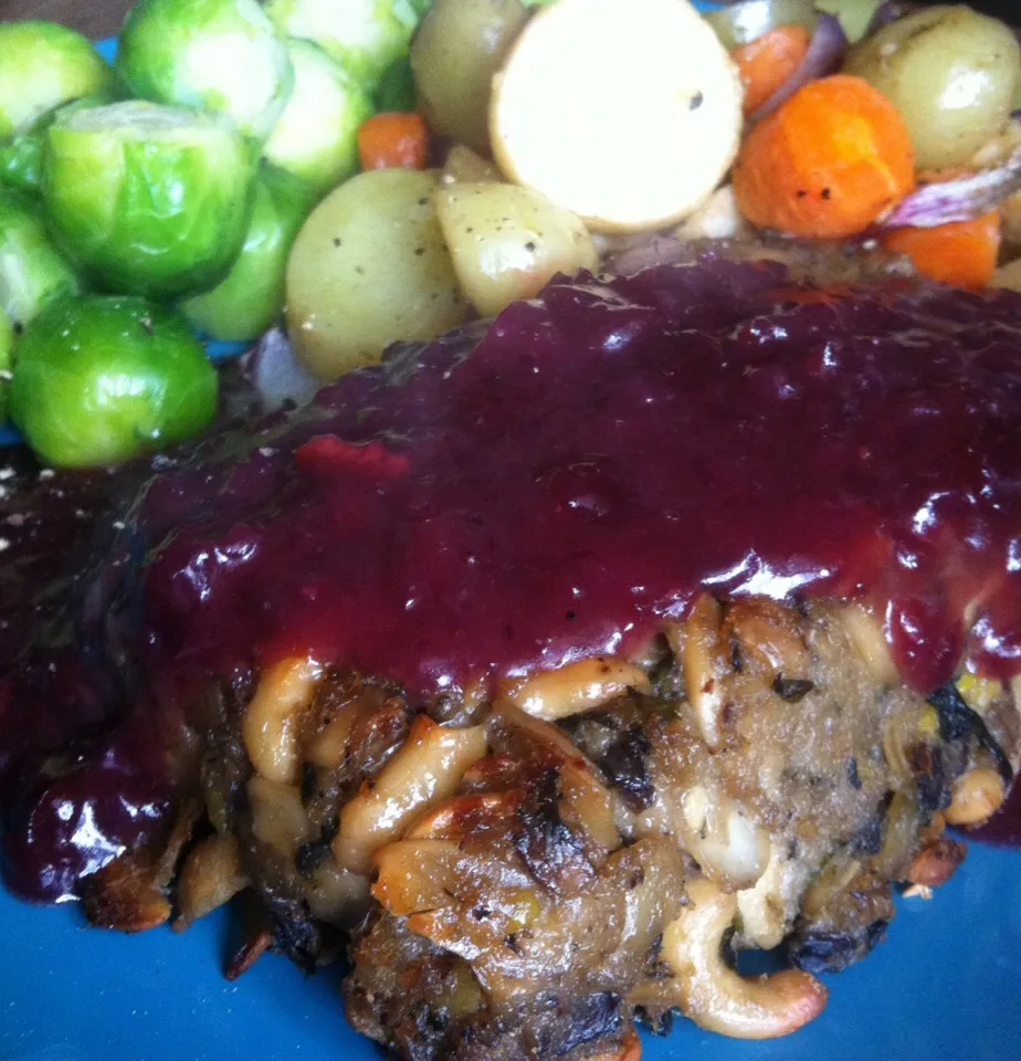 Snapdishの料理写真:Veggie Xmas nut roast w/ vegetables|Nick Hiderさん