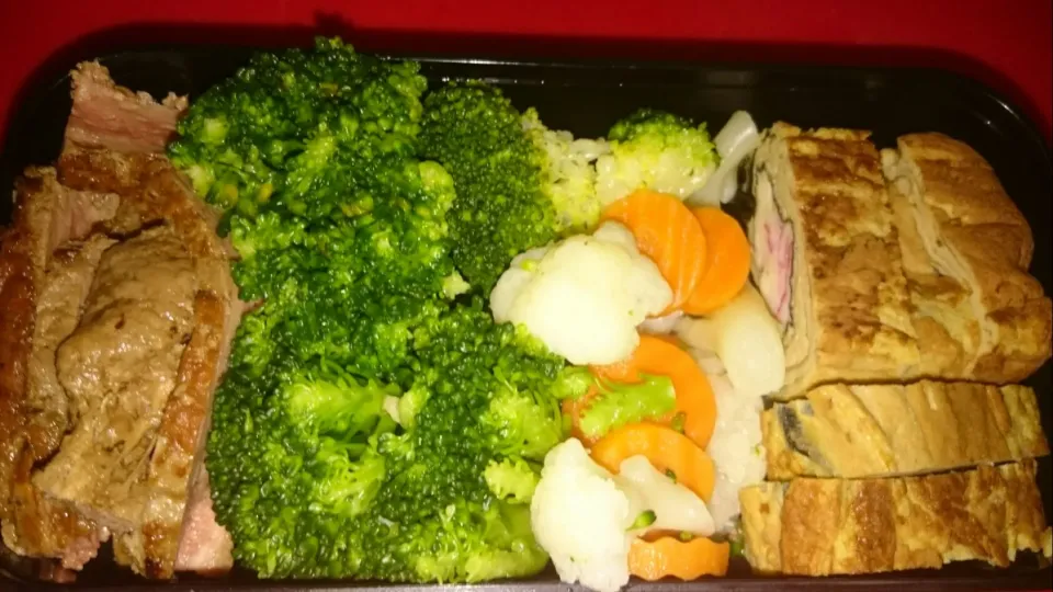 beef bento 🍱: tamagoyaki and vegetables #bento #Beef #lunch|Keryeさん