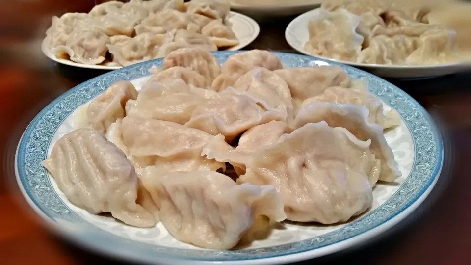 Snapdishの料理写真:山东饺子煮好了!  As grow older I found a new appreciation for homemad dumplings...especially Shandong style big dumpings made by my mom and dad (^_^)!|Jihollandさん