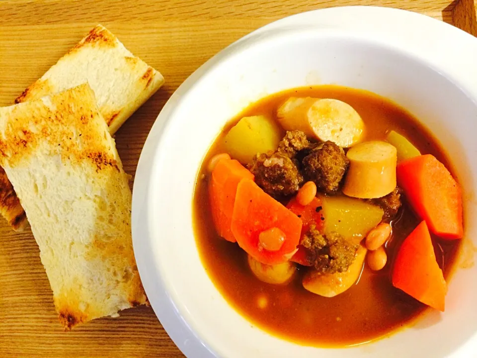 Snapdishの料理写真:Sausage, meat ball & bean stew|Rhythmiqueさん