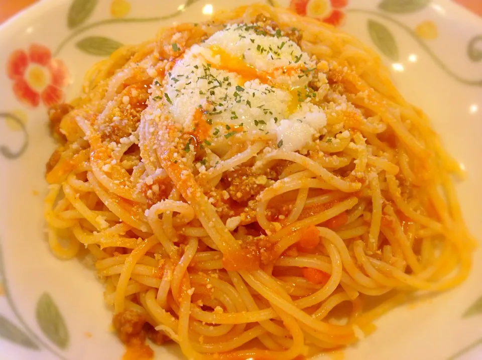 サイゼリア「半熟卵のミートソース🍝😋|アライさんさん