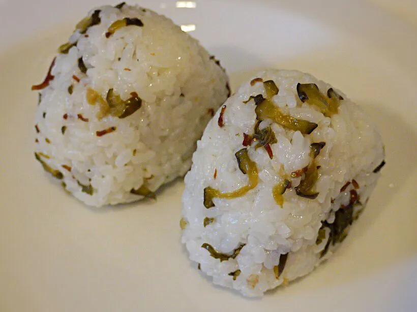 Snapdishの料理写真:漬け物おにぎり🍙飽食後、あえておにぎる!|ふかرさん