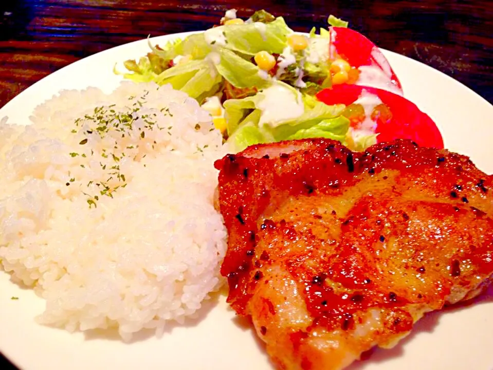 Snapdishの料理写真:Garlic chicken plate|Rodrigo Lealさん