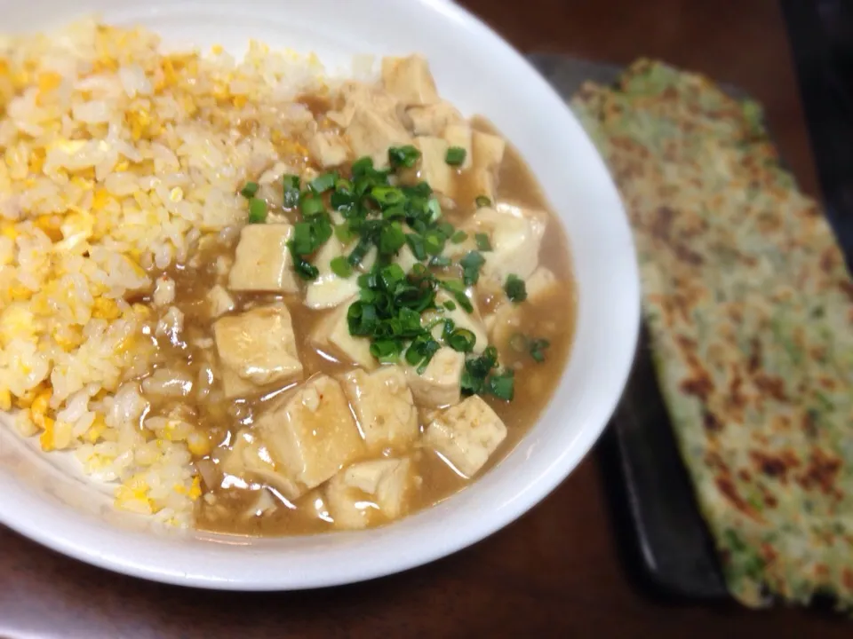 麻婆豆腐チャーハンとネギ焼き|otochiiiさん