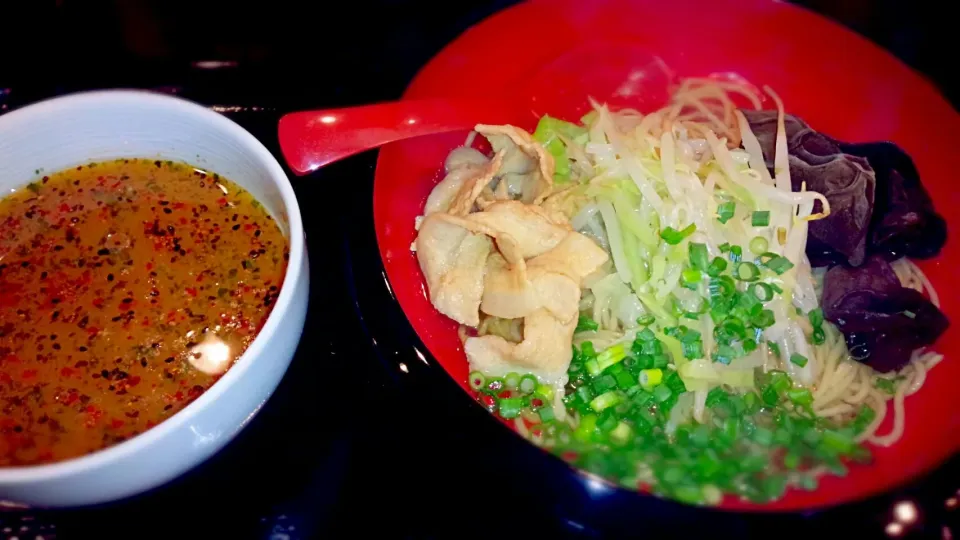 Snapdishの料理写真:本日の夕飯☆近所のラーメン屋さんにてエスニック風つけ麺♡|ゆっこさん