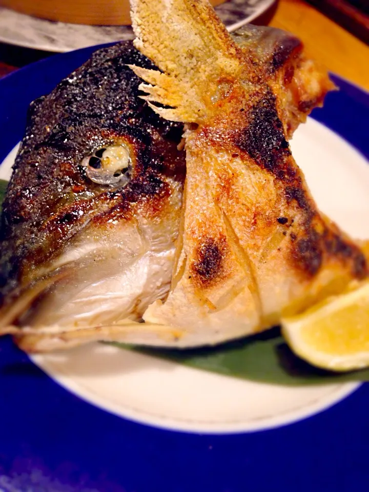 Snapdishの料理写真:近所の居酒屋さんで、パパたんとデート💕鰤カマ焼🐟|ふみさん