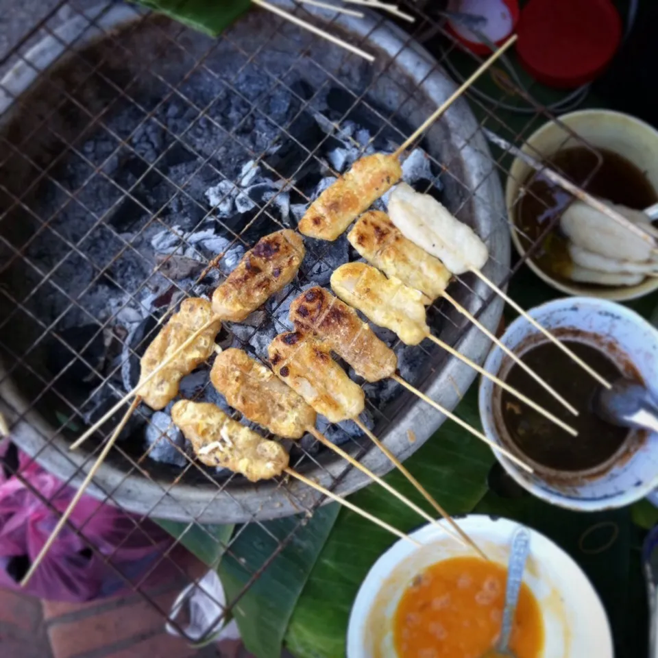 Khao Jee : grilled sticky rice with eggs & chili sauce|Eat in Thaiさん