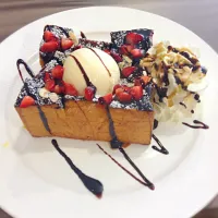 Strawberry choco toast😋|Inspiritbeamさん