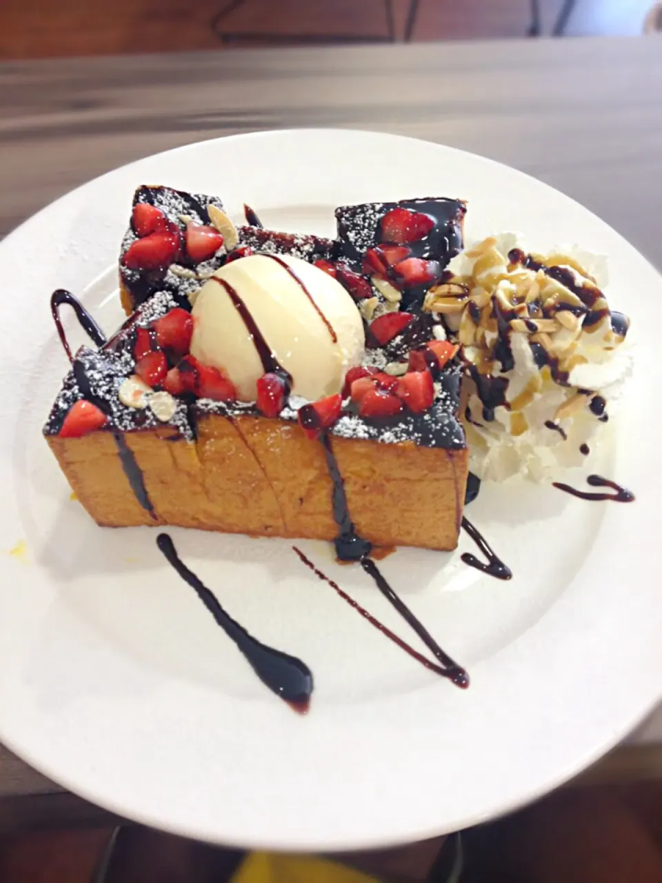 Strawberry choco toast😋|Inspiritbeamさん