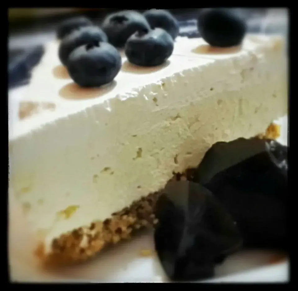 Snapdishの料理写真:cheesecake lemon bluberry and espresso jelly 😆|Samia Zouanatさん