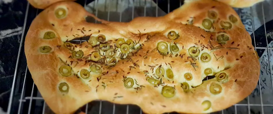 Focaccia Olive Bread|Samia Zouanatさん