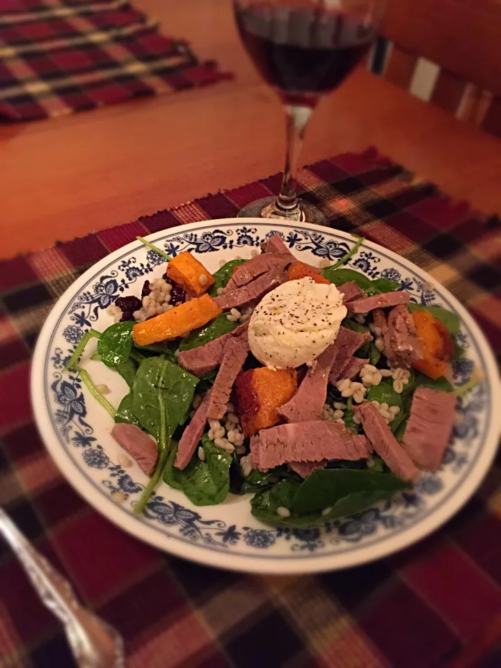 Snapdishの料理写真:A good use of leftover prime rib- spinach salad with butternut squash, barley and a poached egg:)|Kim Hansonさん