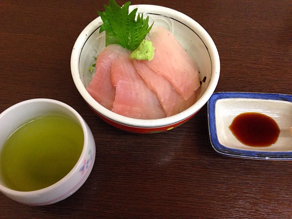 🐟ミニマグロ丼 川根茶|Yukityさん