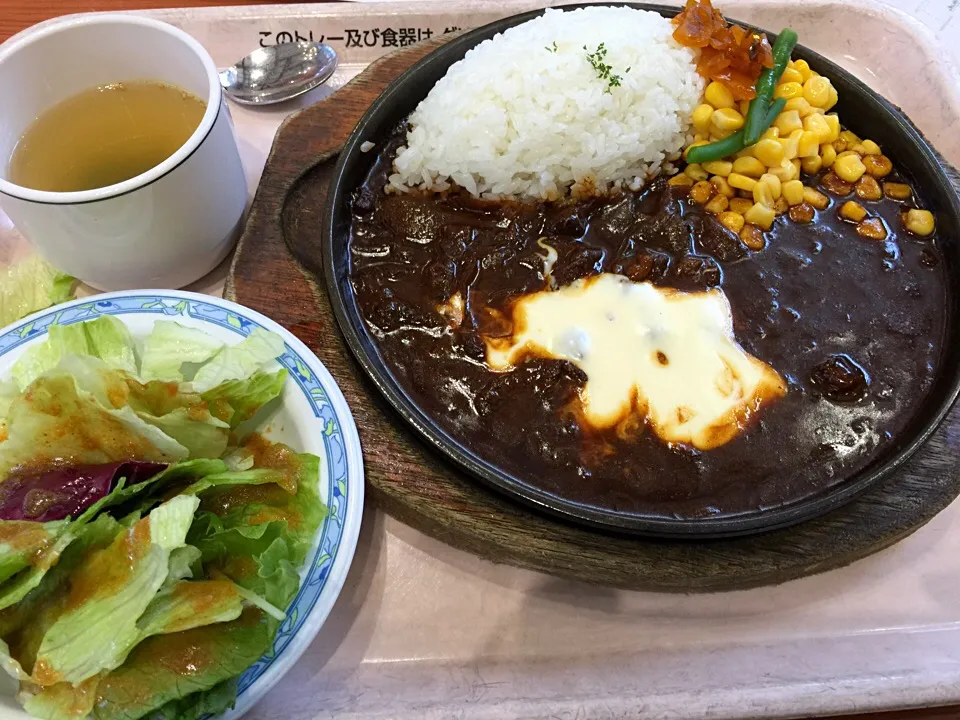 チーズカレーバーグのつもりで頼んだら、出てきてビックリしたチーズカレー|うえのぶさん