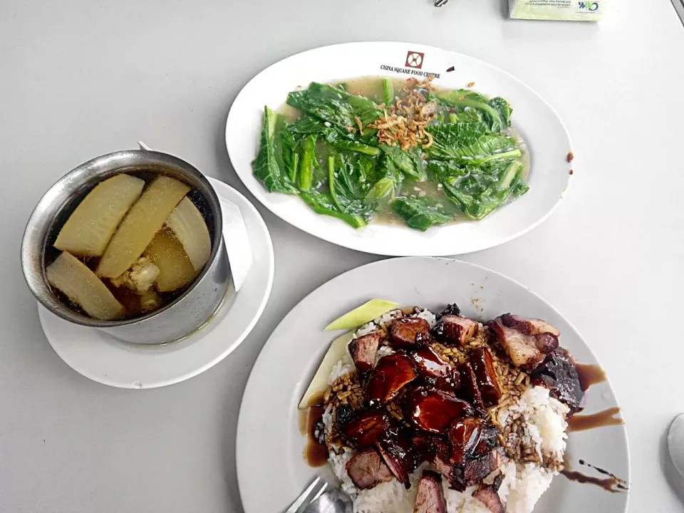 A quick lunch of roasted pork, vegetable and winter melon soup|秋平さん