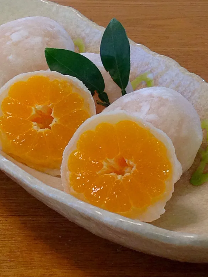 山本真希さんの料理 丸ごと蜜柑のシロップ漬け✱で みかん丸ごと大福🍊|nononkoさん