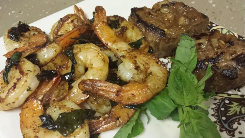 Shrimp & steak  #surfandturf #shellfish #beef #shrimp #beeftenderloin #basil #garlic #steak|Culinary Kissesさん