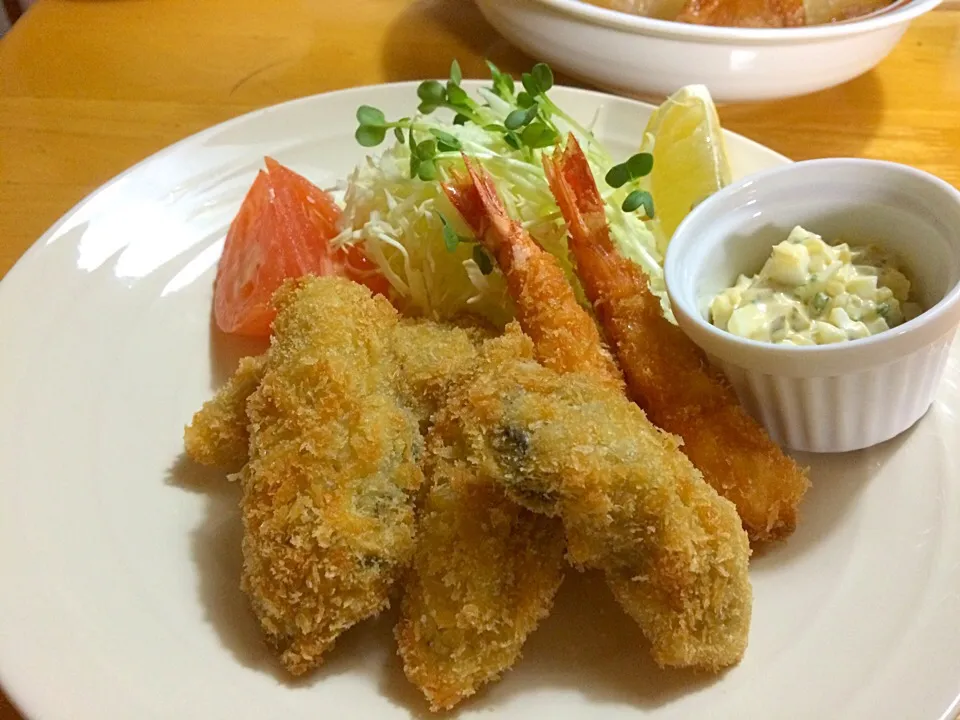 Snapdishの料理写真:ゆりえさんの料理 パパ大絶賛✨牡蠣フライ|みきおさん