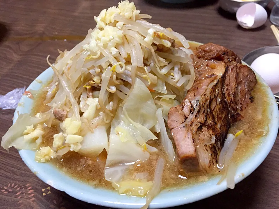 Snapdishの料理写真:富士丸ラーメン（麺半分・野菜・ ニンニク増し）|とみさんさん