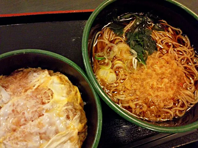 Snapdishの料理写真:カツ丼セット #katsudon #soba|amnesic computerさん