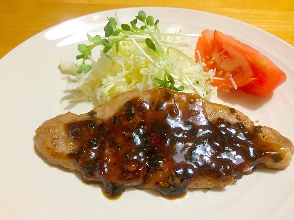 美穂''さんの料理 ニラ醤油を使って豚ロースの生姜焼き♪|みきおさん